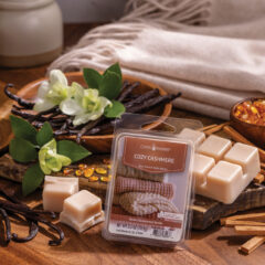 COZY CASHMERE FRAGRANCE: Warm blend of cashmere, plum blossoms, and soft amber. TOP NOTES: Lemon Sparkle, Plum Blossoms, Apricot MID NOTES: Cashmere Woods, Pink Jasmine, Orchid BASE NOTES: Amber, Sandalwood, Vanilla Cream, Musk